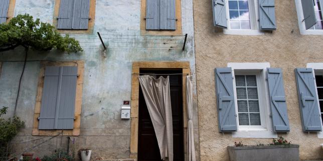 Governo francese lancia consultazione sulla tassa fonciaria: 7,4 milioni di abitazioni a rischio di aumento entro il 2026