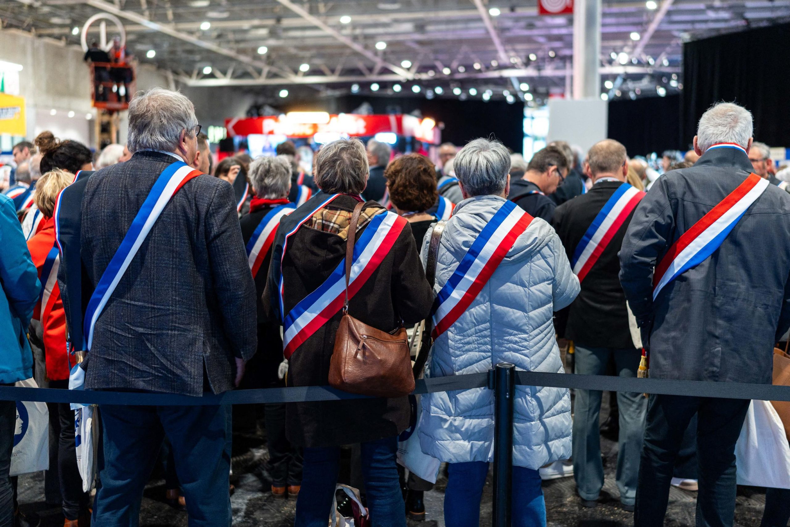 In Francia, i sindaci abbandonano le etichette partenziali: la depoliticizzazione in ascesa