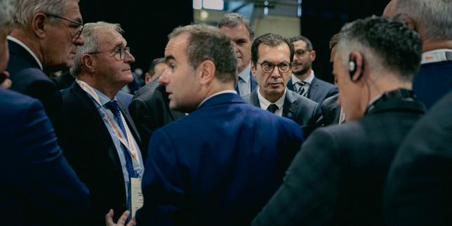 Parlamento francese respinge quasi unanimemente la sezione entrate del bilancio: impatti e prospettive