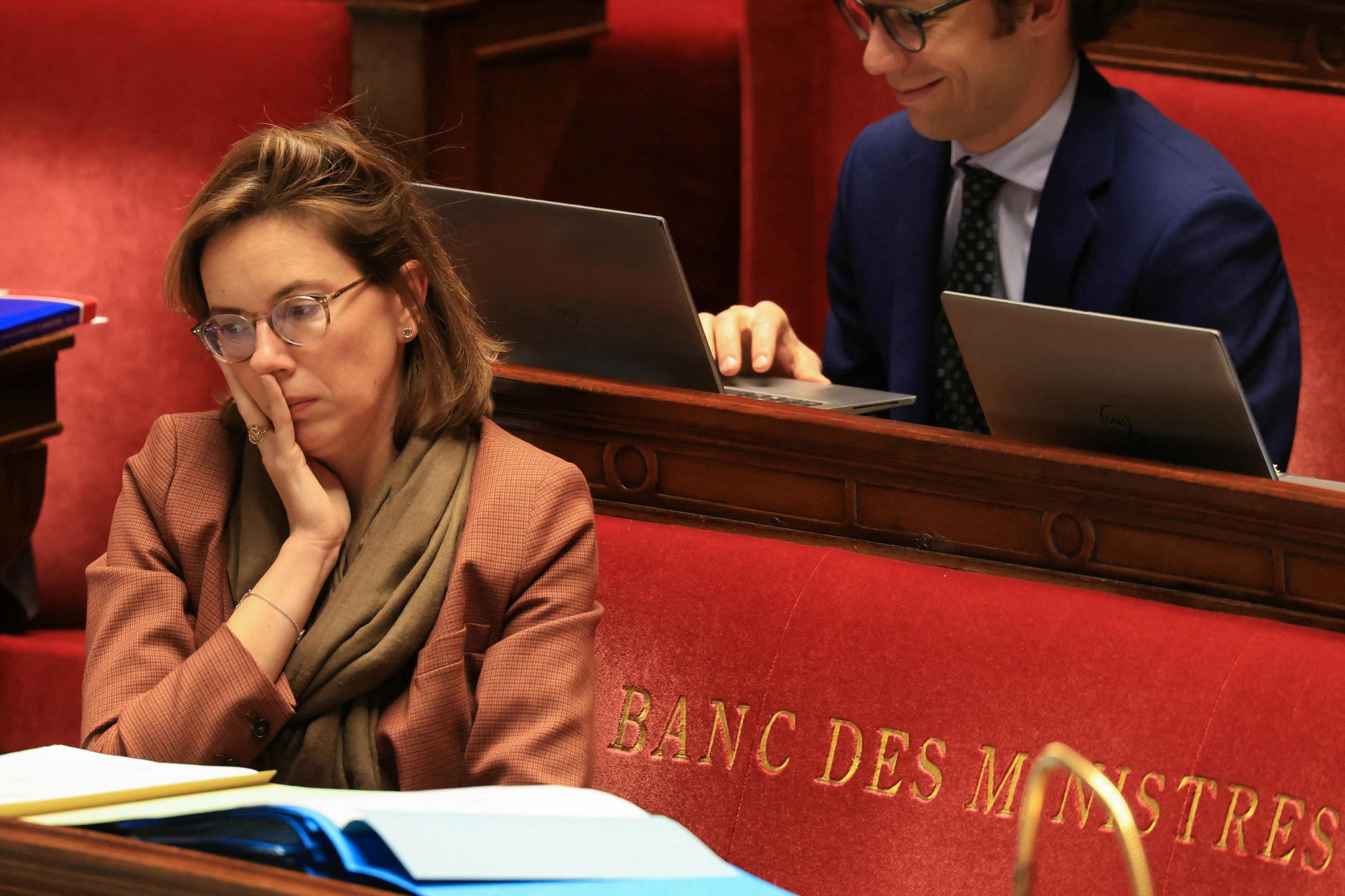 Bilancio francese in stallo: il governo evita il 49.3 e punta su una legge speciale entro fine anno