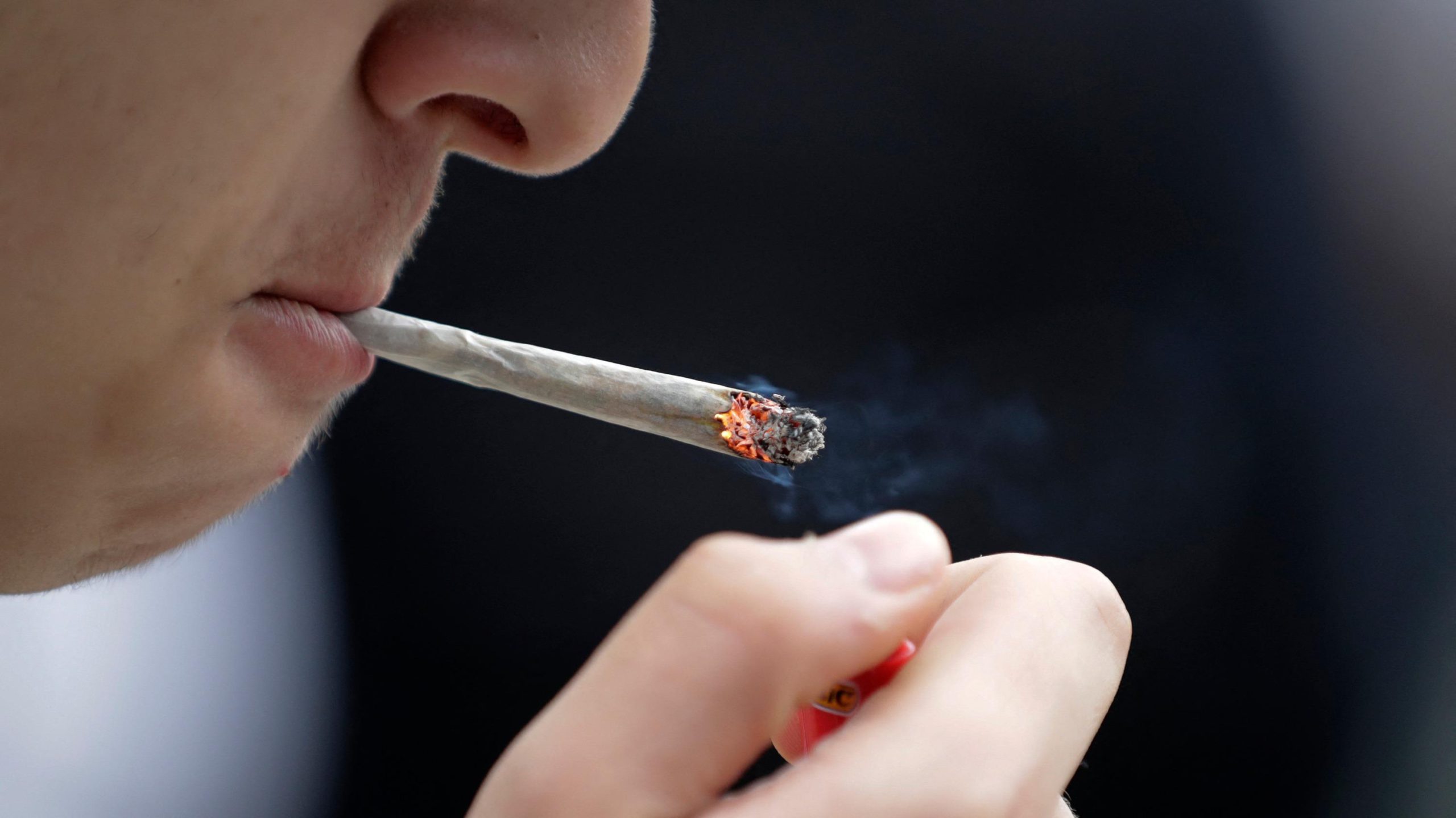 Macron denuncia i borghesi delle città centro come potenziali finanziatori del narcotraffico