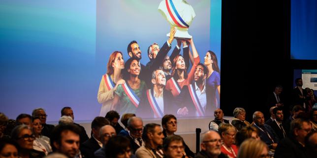Congresso dei sindaci a Parigi: 12.000 partecipanti, ma nessuna decisione sulla decentralizzazione