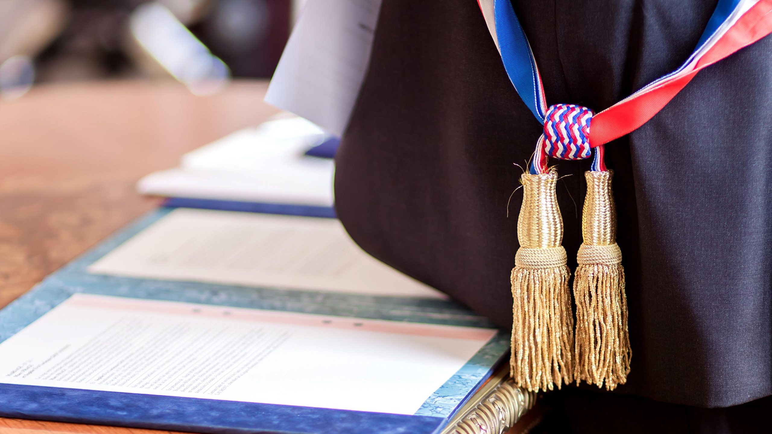 Il Primo Ministro francese si rivolge ai sindaci: una nuova iniziativa per rafforzare l’autonomia locale