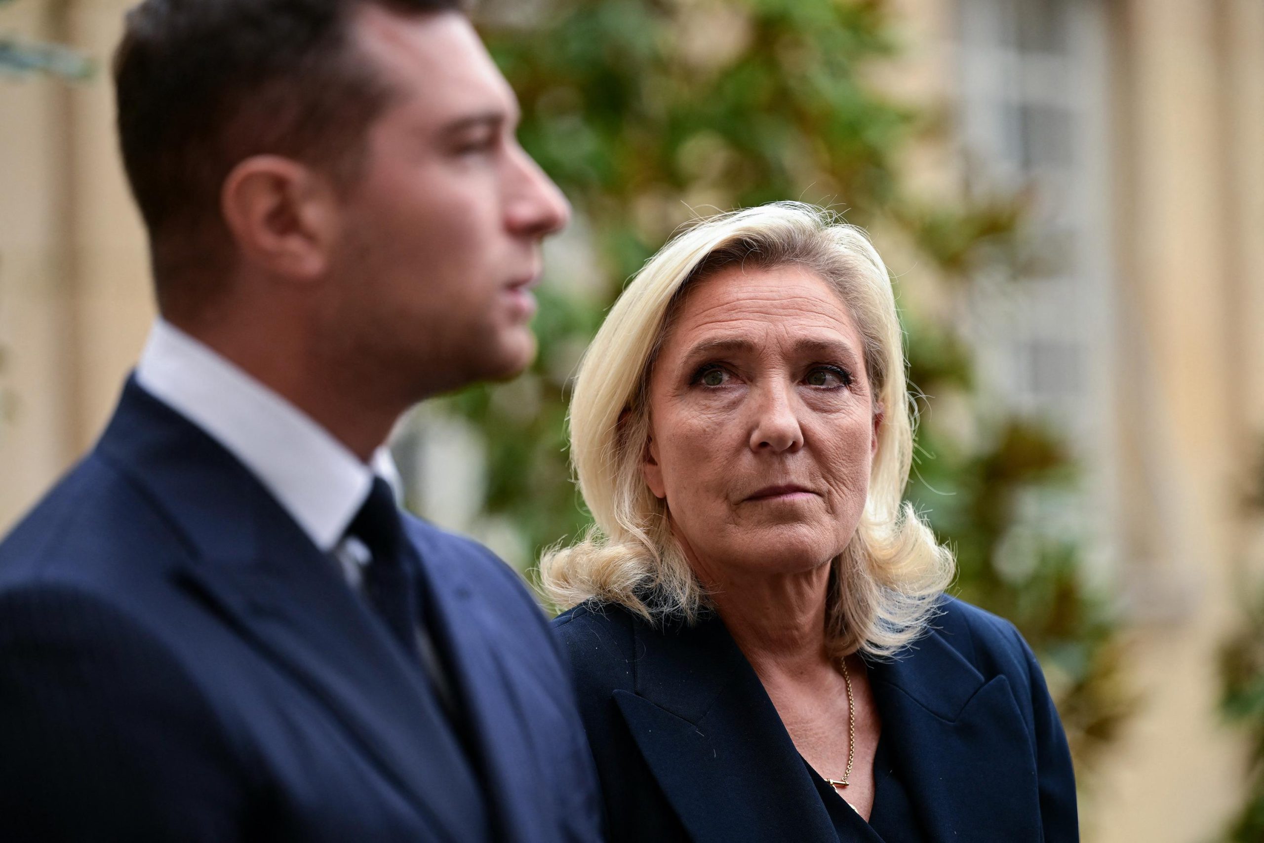 Le Pen promuove Bardella: RN punta su un nuovo volto per le elezioni del 2027