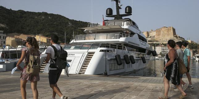 Tassa sui yacht: il Parlamento francese mantiene la misura nonostante ricavi 187 volte inferiori alle previsioni