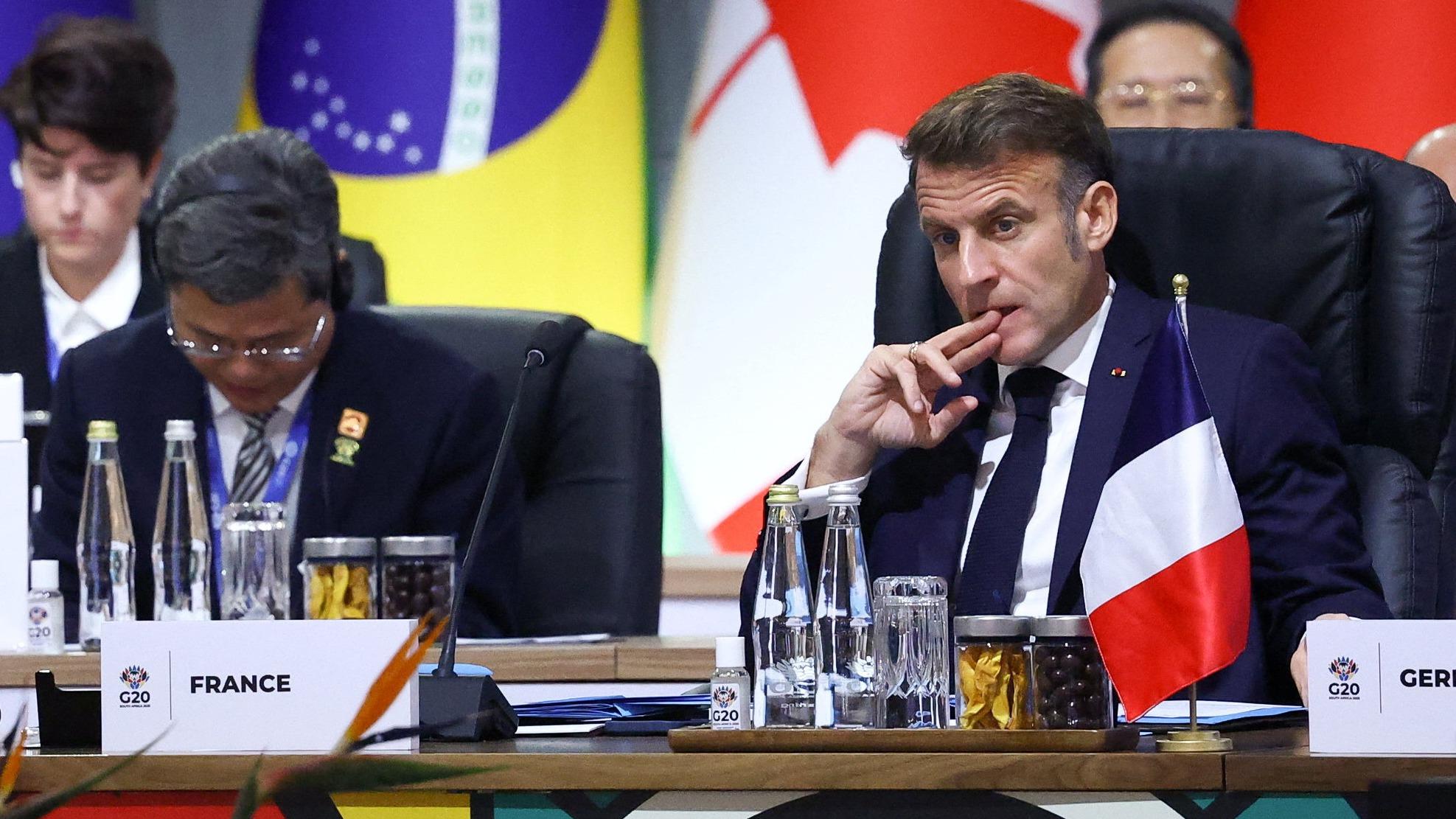 Macron in Africa: 10 giorni di incontri, nessun accordo concluso