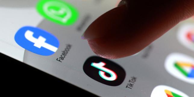 Francia propone divieto di social media per i minori sotto i 15 anni e couvre‑feu digitale per i 15‑18 anni.