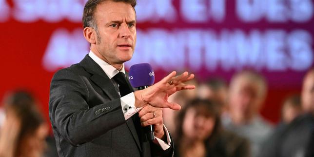 Macron introduce un'azione giudiziaria rapida per contrastare le fake news sui social media