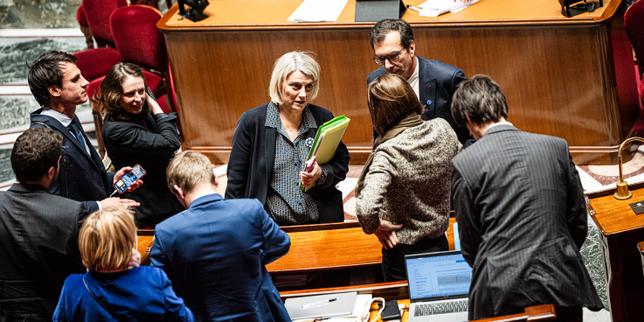 Senato francese respinge la riduzione dei certificati di malattia e l'uso della telemedicina.