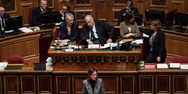 Francia alza l'età di pensionamento a 64 anni: impatti e controversie