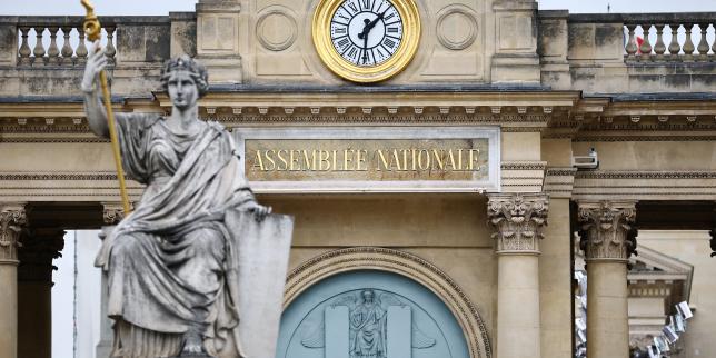 Francia approva tassa sui polluanti eterni, in vigore dal 2026