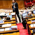 Bilancio francese respinto: 125 ore di lavoro annullate e il testo passa al Senato