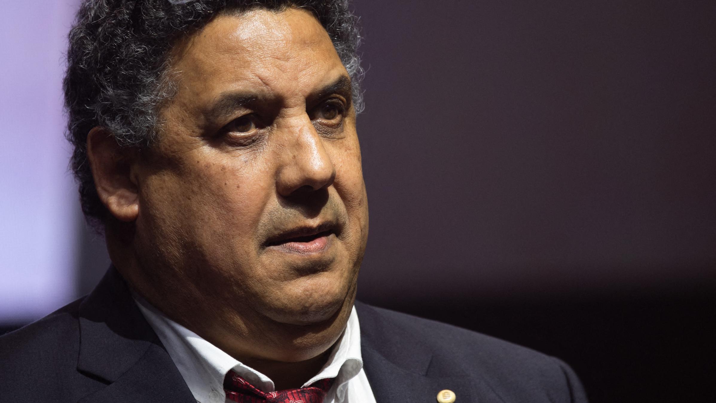 Serge Blanco, ex giocatore di rugby, lancia la sua candidatura per le elezioni comunali di Biarritz