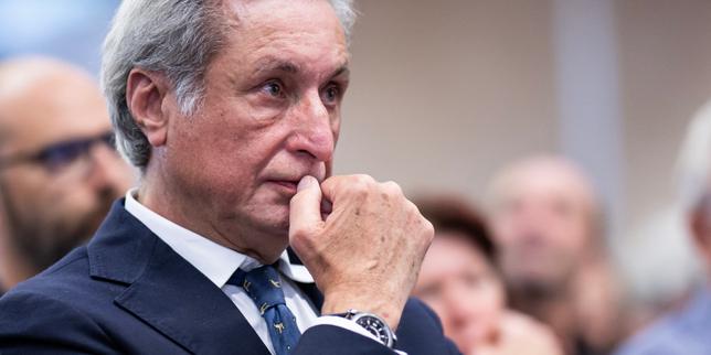 Arles in fermento: l'ex presidente di France Télévisions sfida una coalizione di sinistra e un candidato di estrema destra