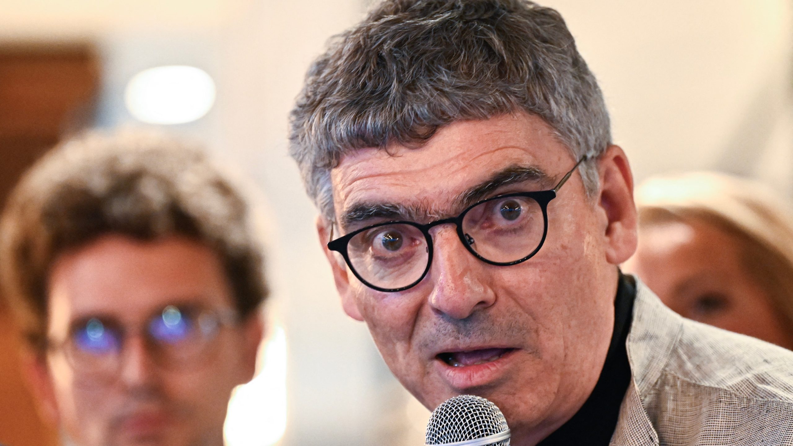 Vicepresidente del Senato in video di vomito: la pubblicazione solleva questioni di privacy e salute