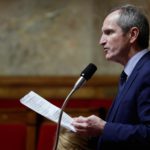 In Francia, nuovo progetto di legge limita il matrimonio ai cittadini e ai residenti regolari, escludendo chi è sotto OQTF