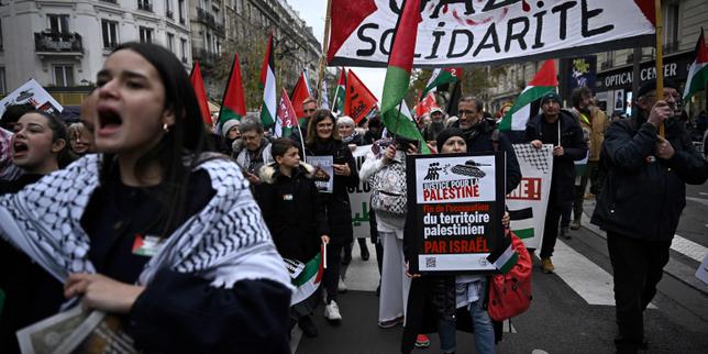 Parigi: manifestazione pro‑Palestina raggiunge decine di migliaia di partecipanti, cifra mai vista negli ultimi due anni