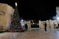 Natale in città ortodossa: albero illuminato in segreto per garantire sicurezza
