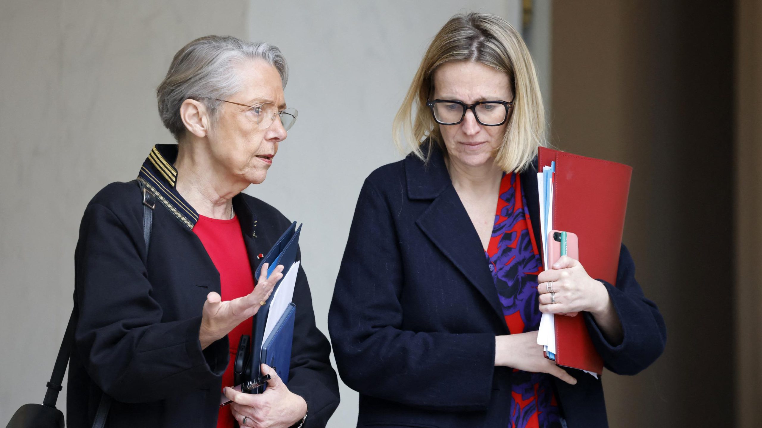 12 ex ministri tornano al Parlamento: un nuovo attacco al dibattito sul bilancio nazionale