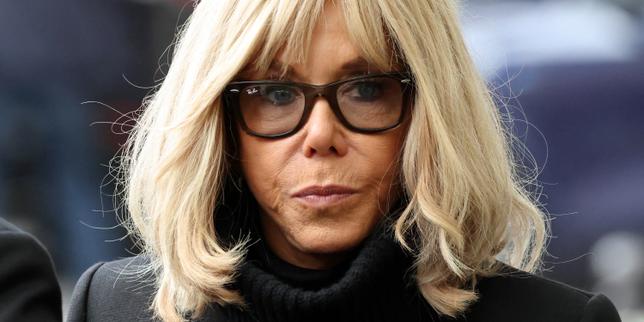 Brigitte Macron: “sales connes” per le militanti di #NousToutes che hanno interrotto lo spettacolo di Ary Abittan a Parigi