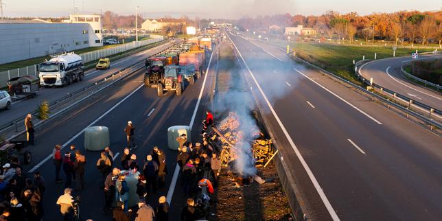 Francia in crisi: il collasso del divario politico, la sfiducia scientifica e l'indebolimento dell'esecutivo