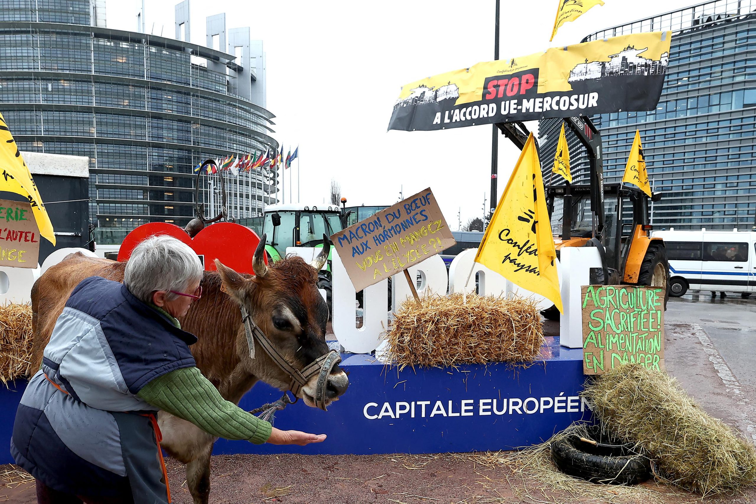 Rinvio dell’accordo UE‑Mercosur: Macron sfrutta la pausa per placare le proteste agricole