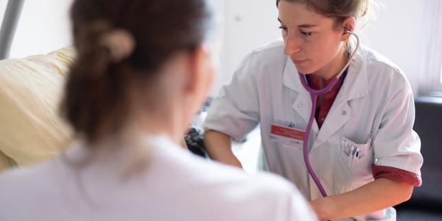 Il Senato francese esaminerà le proposte su aiuto a morire e cure palliative dal 20 gennaio