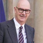 2000 dirigenti d'azienda sfidano il ministro dell'economia: tribuna contro la deriva dei dibattiti di bilancio