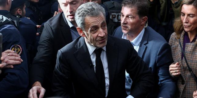 Sarkozy rompe il cordone sanitario di Chirac: la destra estrema si allontana