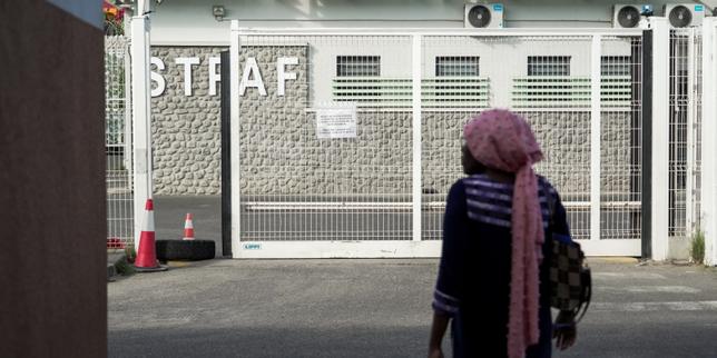 Mayotte espelle richiedenti asilo congolese in attesa di decisione: impatti e contestazioni