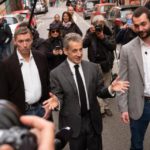 Sarkozy a Menton: firma del libro per sostenere la candidatura comunale del figlio