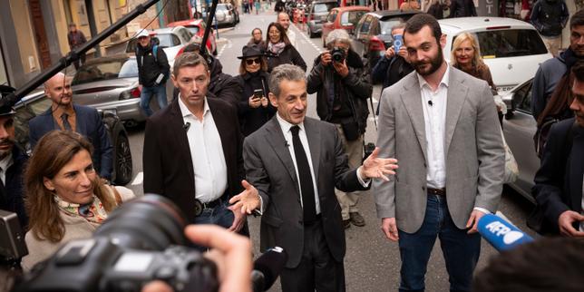 Sarkozy a Menton: firma del libro per sostenere la candidatura comunale del figlio
