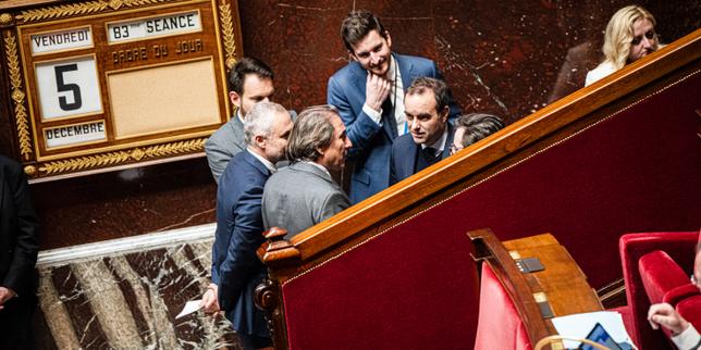 Parlamento francese in bilico: voto sul nuovo bilancio della sicurezza sociale