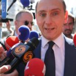 Laurent Jacobelli, porta-parole del RN, al centro del dibattito su “Questions politiques”