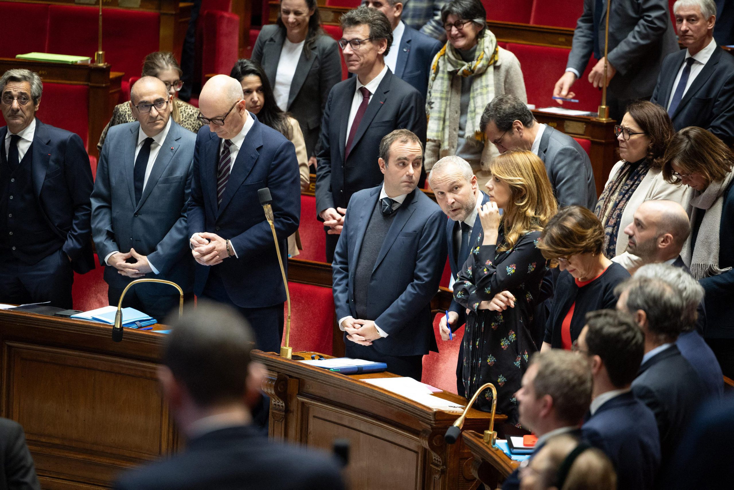 Il governo di Lecornu: i ministri spariscono dai dibattiti per la gestione del bilancio