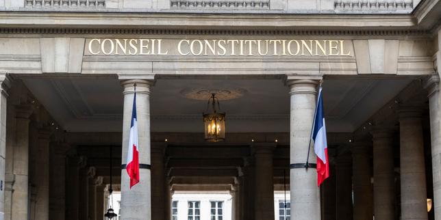 Consiglio Costituzionale francese: 8.500 euro di retribuzione in eccesso rispetto alla legge