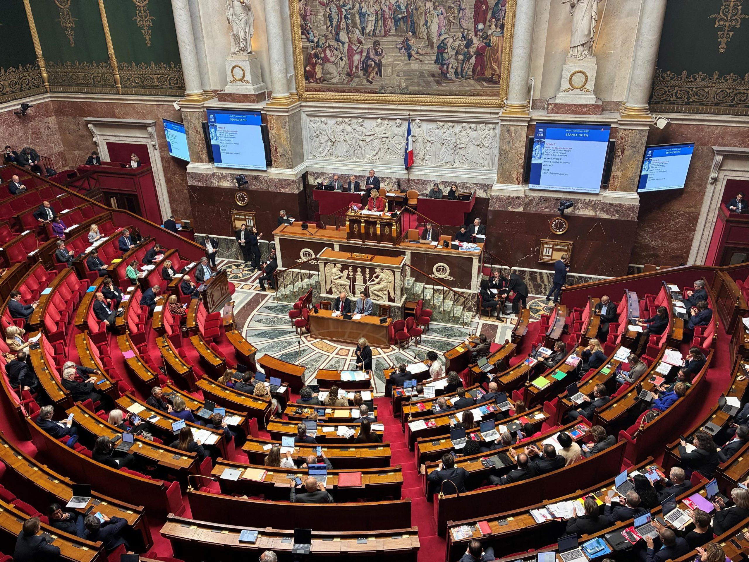 Parlamento francese adotta legge per accompagnamento legale dei minori stranieri non accompagnati