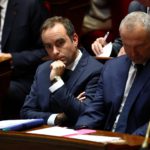 Il Primo Ministro francese spinge per un bilancio condiviso: dibattiti intensi in Parlamento