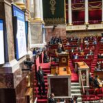 Il bilancio francese: come il governo evita il shutdown quando il Parlamento respinge la legge