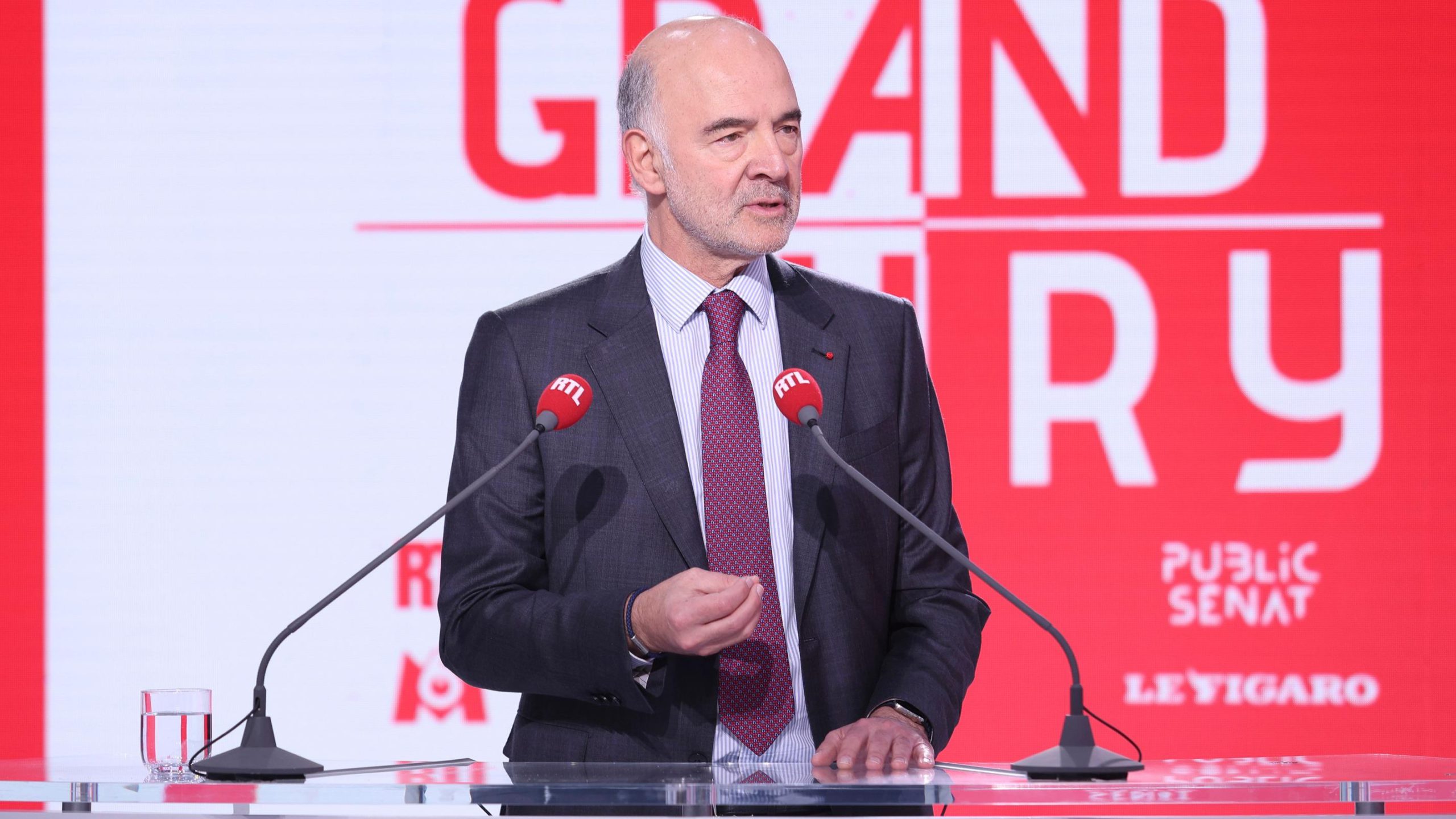 Moscovici: deficit francese sotto il 5 % del PIL entro il 2026