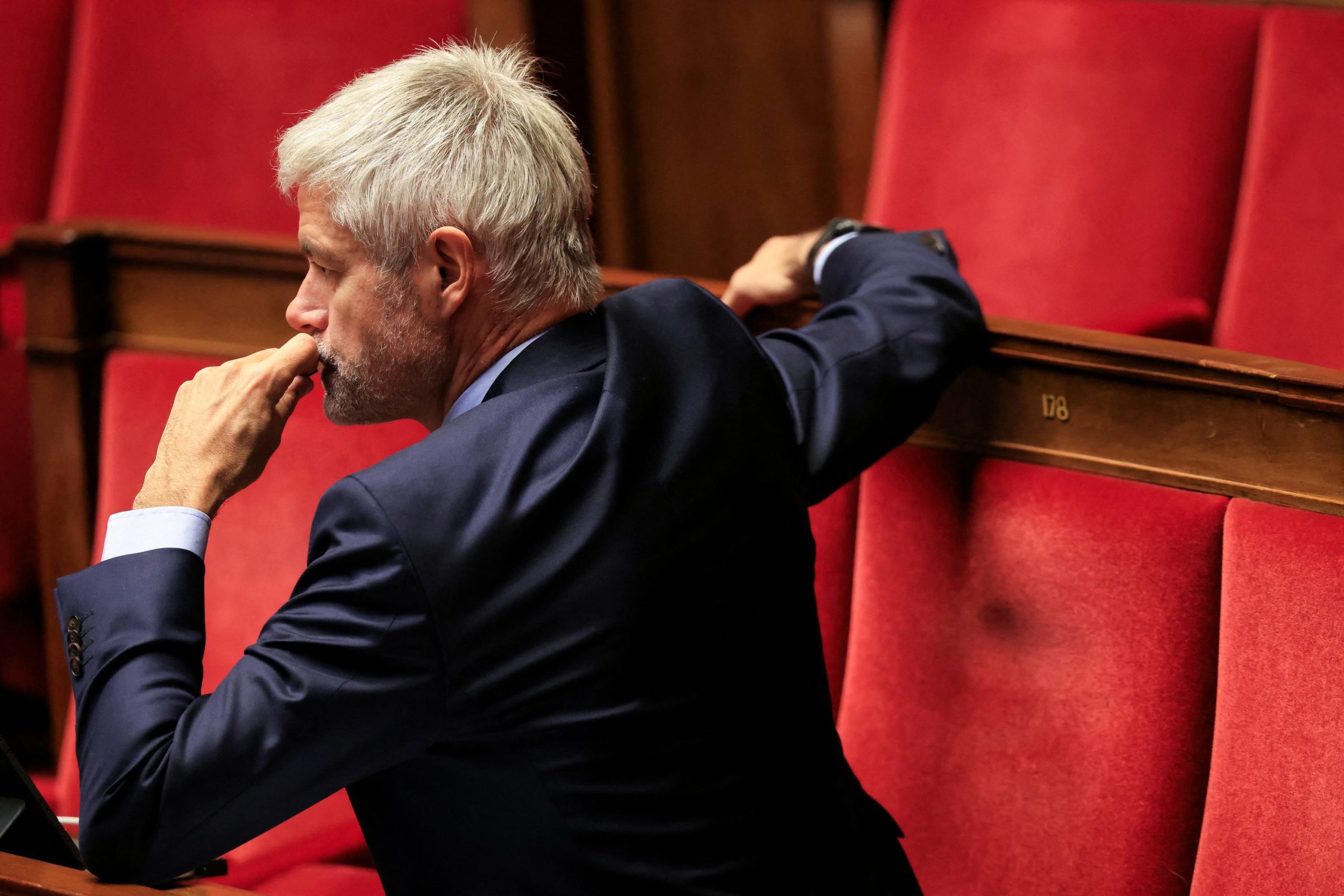 Les Républicains in crisi: Wauquiez e Retailleau scontrati sul bilancio nazionale