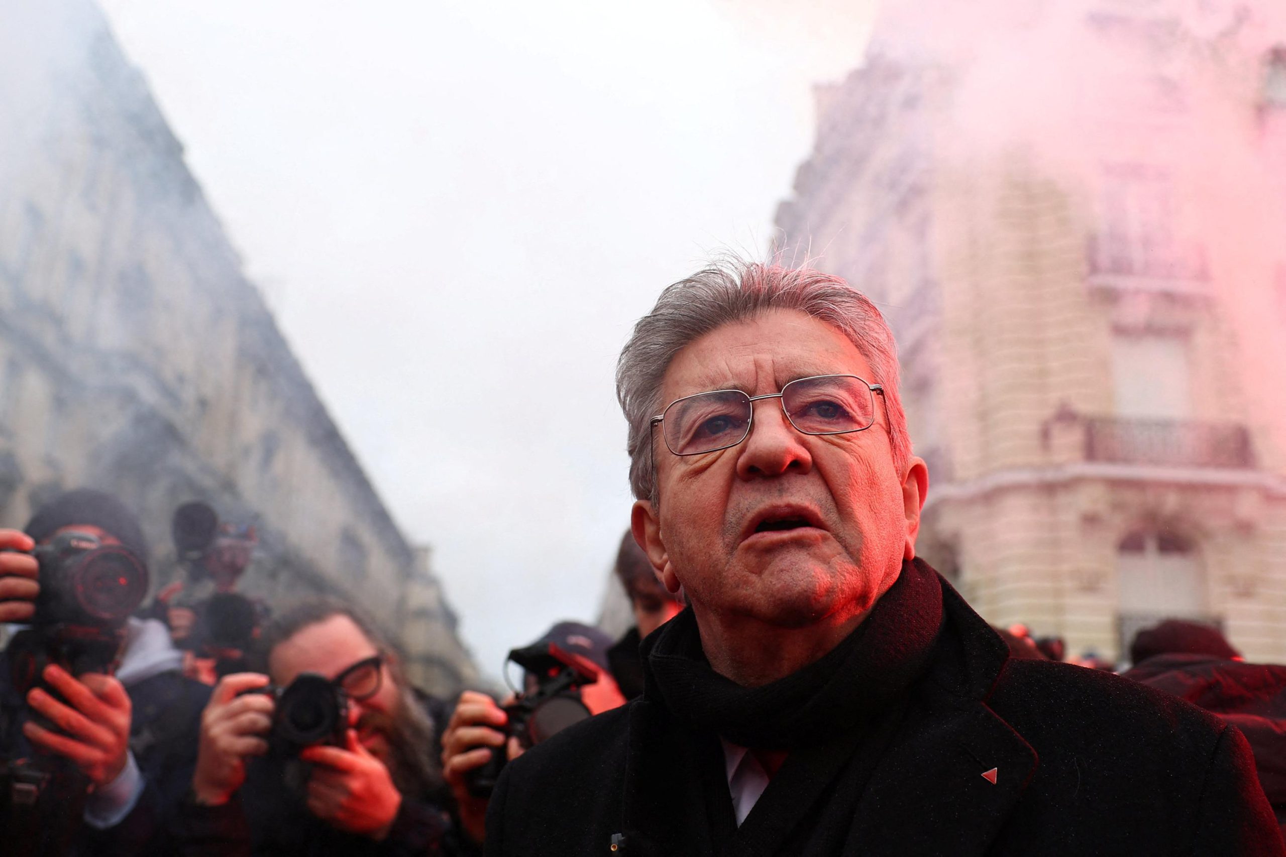 Rapporto di 650 pagine: la commissione svela l’influenza di ideologie islamiche radicali nella politica francese