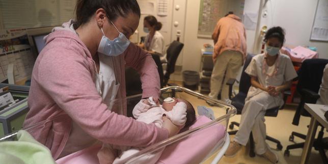 Nuovo congedo di nascita di 2 mesi per genitori: la Francia prevede un ampliamento del supporto familiare nel 2026
