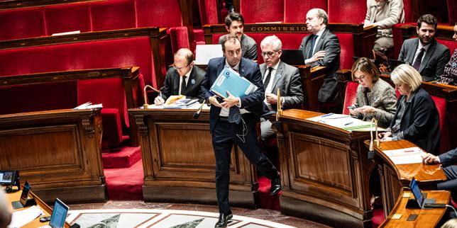 PM francese cerca compromesso con il PS per evitare l'uso dell'articolo 49‑3 nella battaglia del bilancio