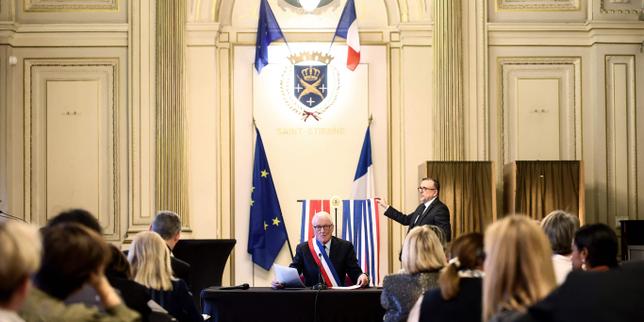 Gaël Perdriau, ex sindaco condannato per ricatto con sextape, continua a influenzare Saint‑Étienne