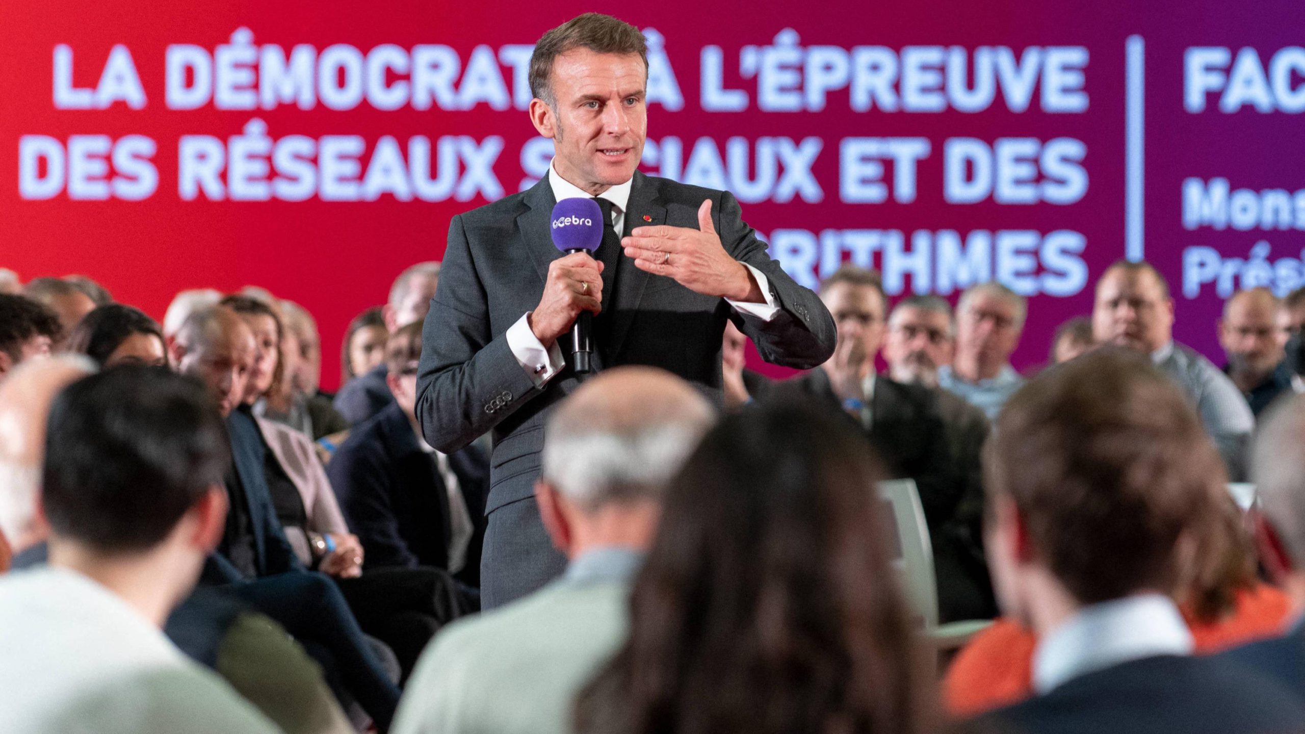 Il presidente riavvia la proposta di etichettatura dei media: una misura contro la disinformazione?