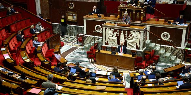 Parlamento francese approva il finanziamento della Sicurezza Sociale 2026 con votazione stretta: 247 a favore, 232 contro