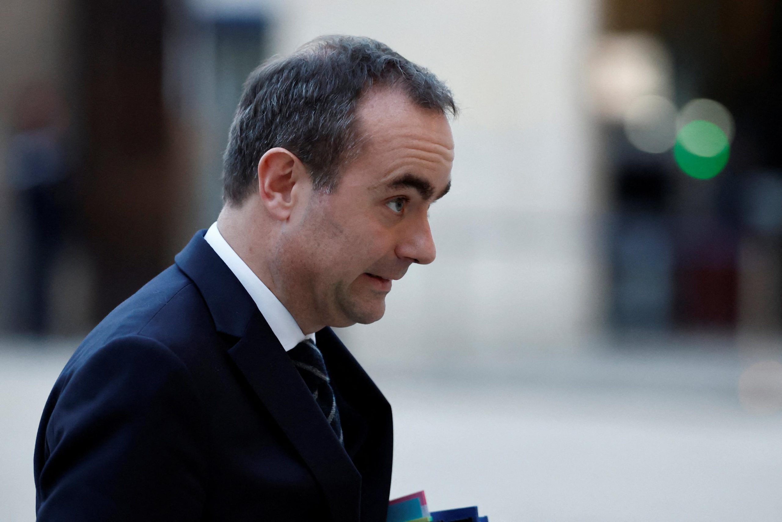 Francia: 10 miliardi di euro di nuove imposte per le grandi imprese