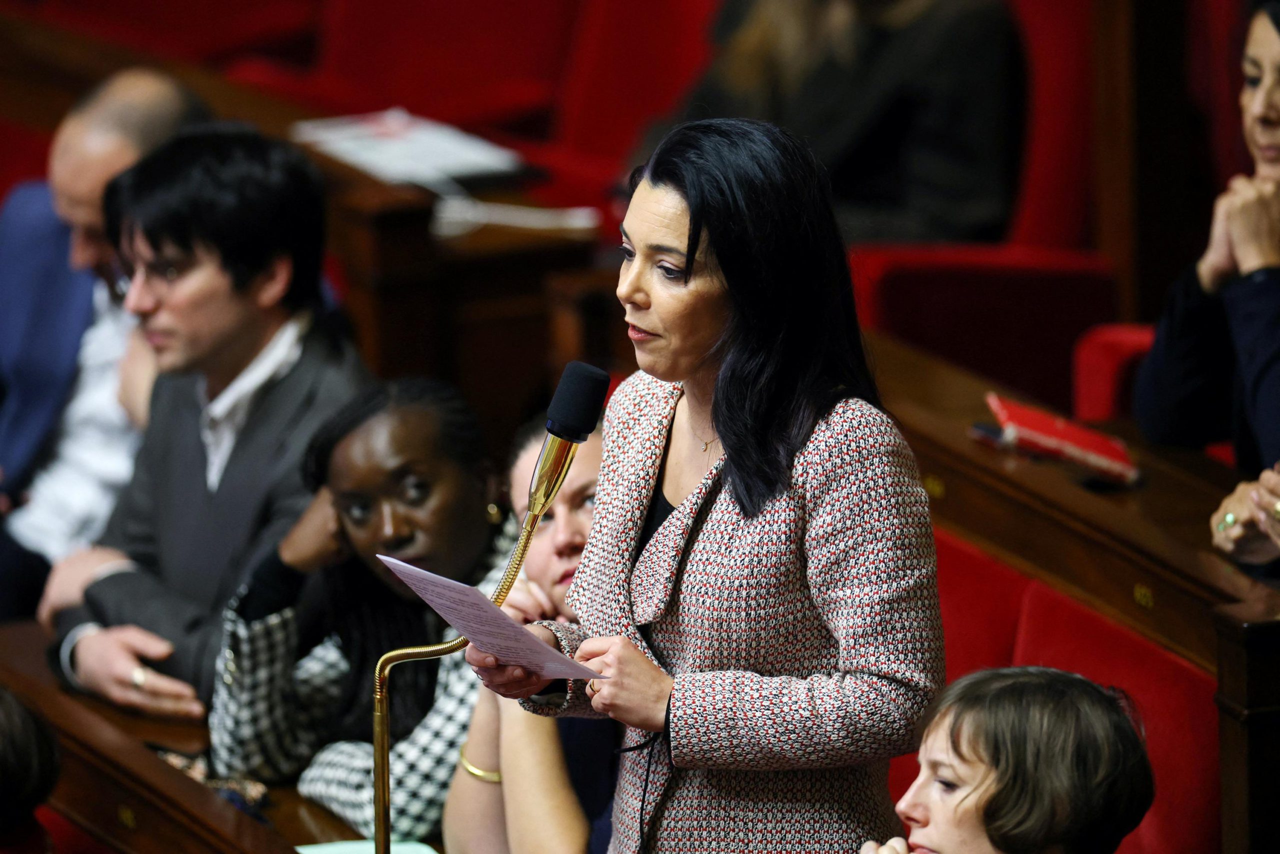 Sophia Chikirou, leader LFI a Parigi, in tribunale per truffa: impatto sulla campagna elettorale