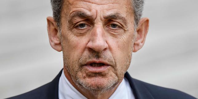 Sarkozy indossa braccialetto elettronico: la speranza di evitare un nuovo periodo di sorveglianza